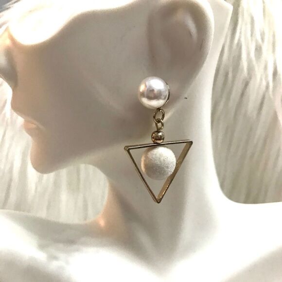 Pearl earrings   - Picture 1 of 2
